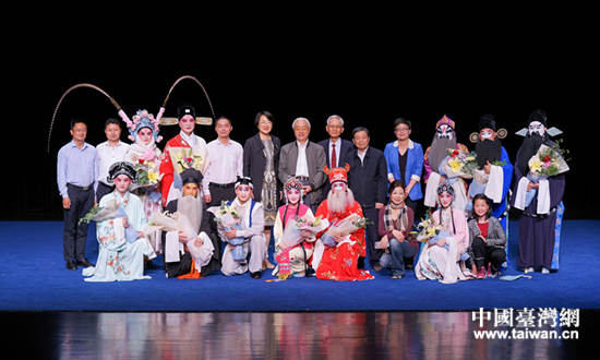 两岸昆曲名家们合影留念